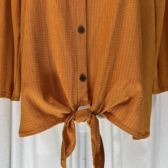 Set the Stage L Mustard Yellow Blouse - Picture 4 of 13